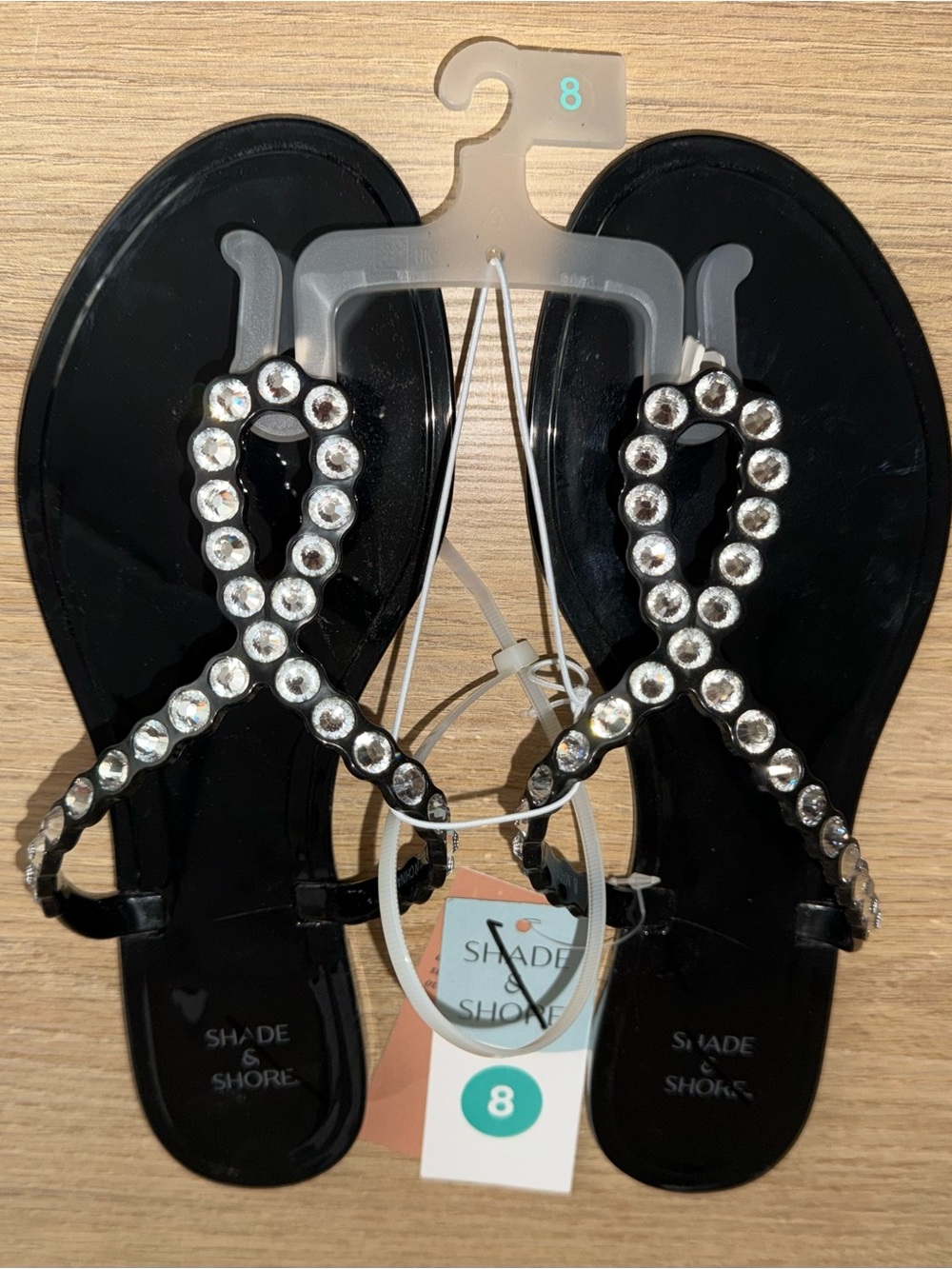 NWT SHADE & SHORE Luella Black Rhinestone Loop T-Strap Sandals. Size 8.